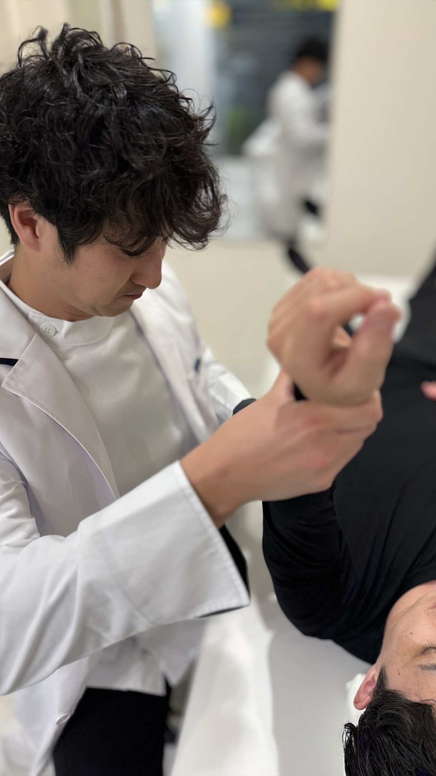 四十肩・五十肩だけを診てきた院長